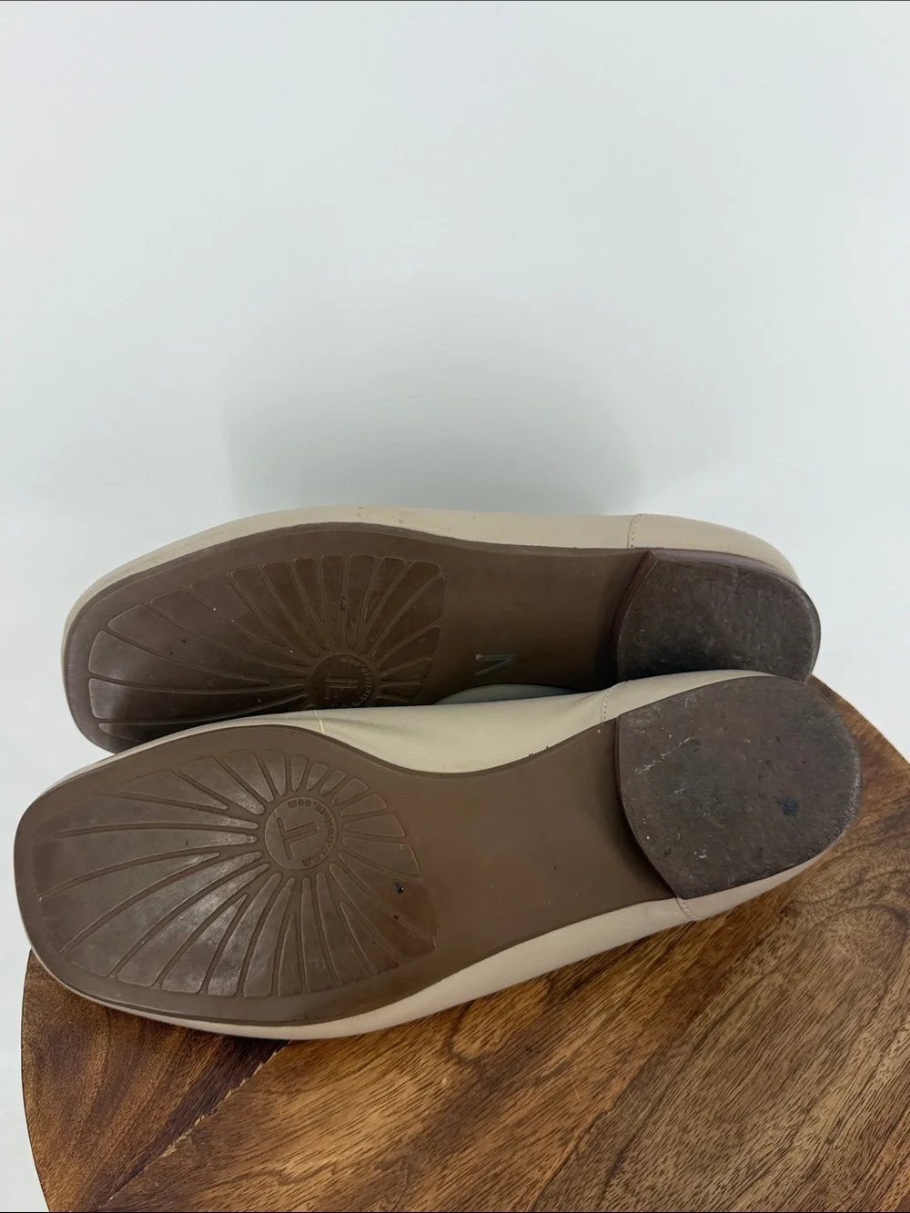 Trotters Leather Cutout Ballet Flats Ivory Cream Women’s Size 7